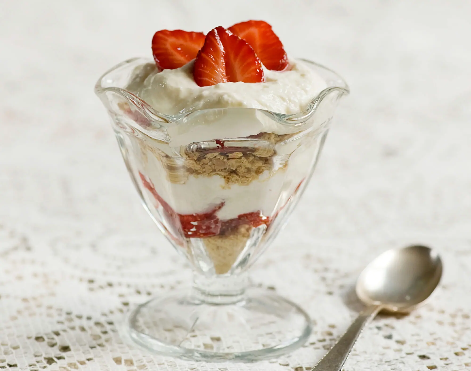 https://www.framedcooks.com/wp-content/uploads/2012/08/strawberry-cheesecake-parfait.jpg.webp