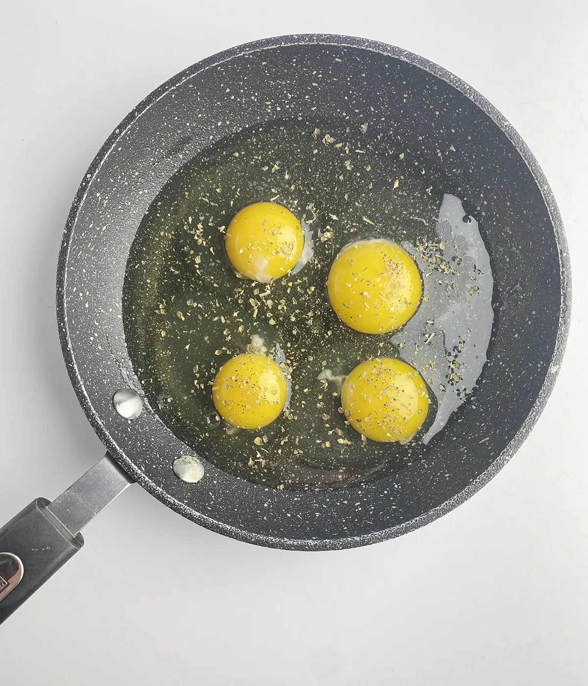 For Flawless Fried Eggs, Start With a Cold Pan