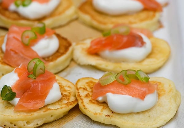 Cream cheese pancakes with smoked salmon - Recipe Petitchef