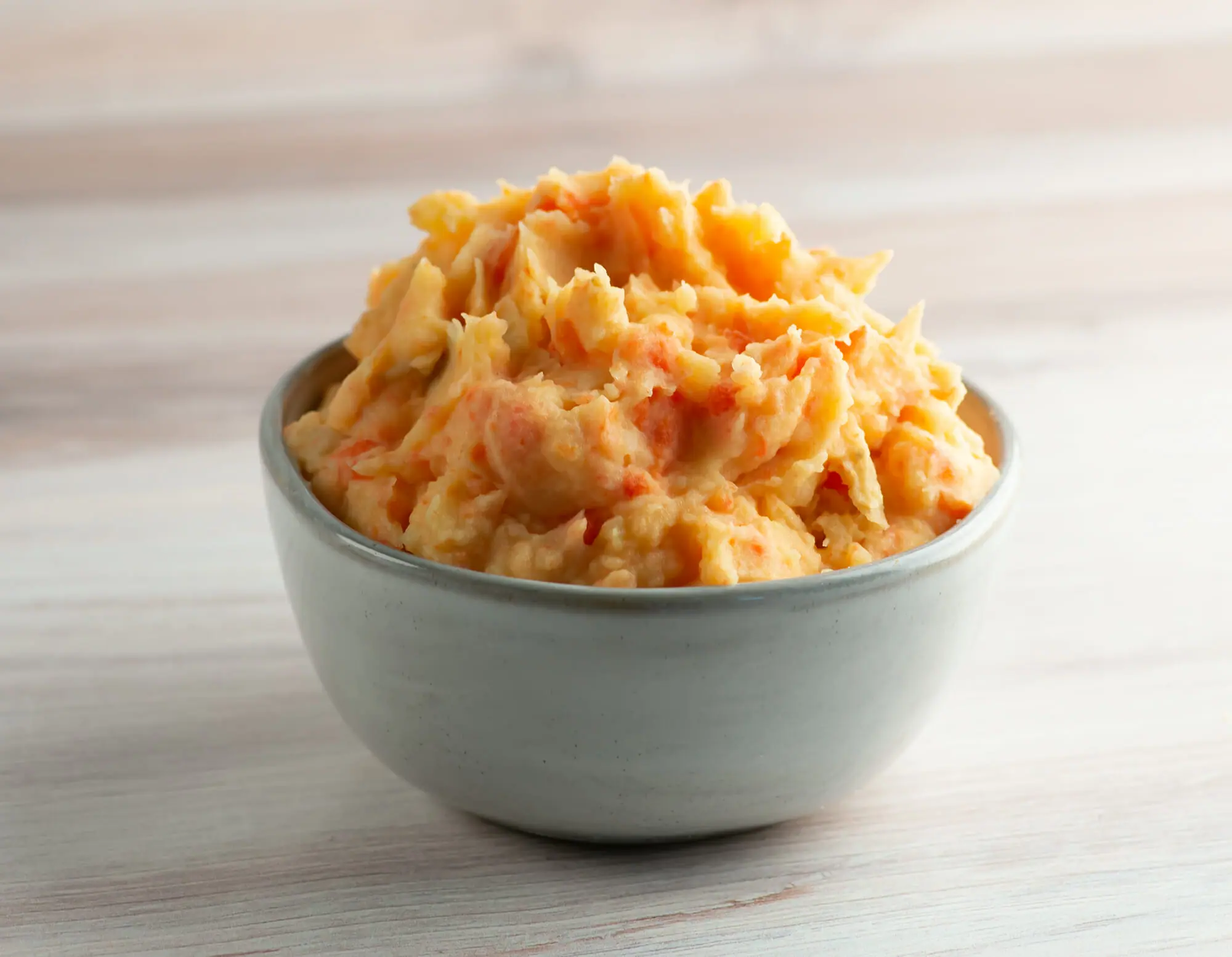 https://www.framedcooks.com/wp-content/uploads/2022/04/Carrot-mashed-potatoes-in-ceramic-bowl.jpg.webp